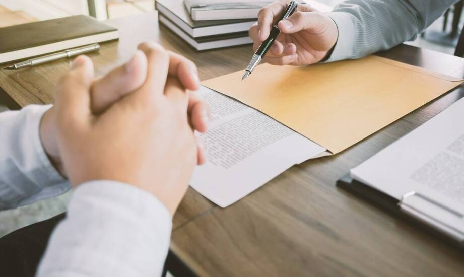 Jak adwokat wspiera przedsiębiorców w sporach dotyczących prawa gospodarczego?