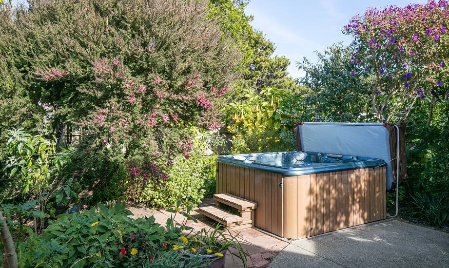 Innowacyjne rozwiązania w izolacji podgrzewanego jacuzzi ogrodowego