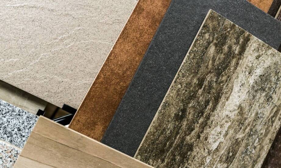 Przegląd kolekcji płytek dostępnych w salonie z płytkami – co warto zobaczyć?