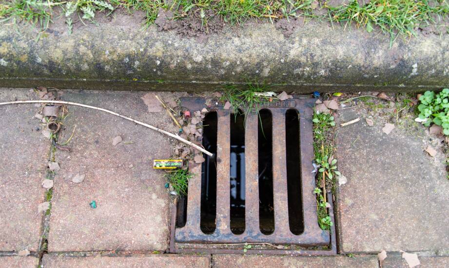 Kratki ściekowe a estetyka otoczenia - jak wybrać model pasujący do aranżacji?