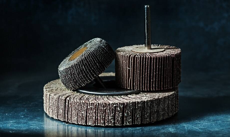 Jakie są najczęstsze błędy przy pracy z trzpieniowymi ściernicami listkowymi?