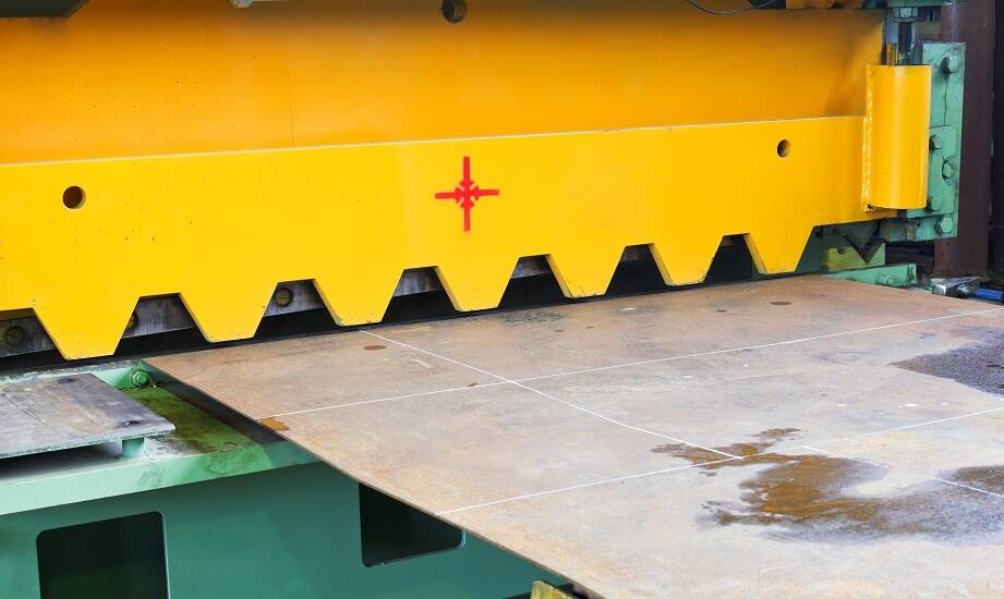 Najważniejsze cechy elektrycznych nożyc do blachy Bosch, które warto znać