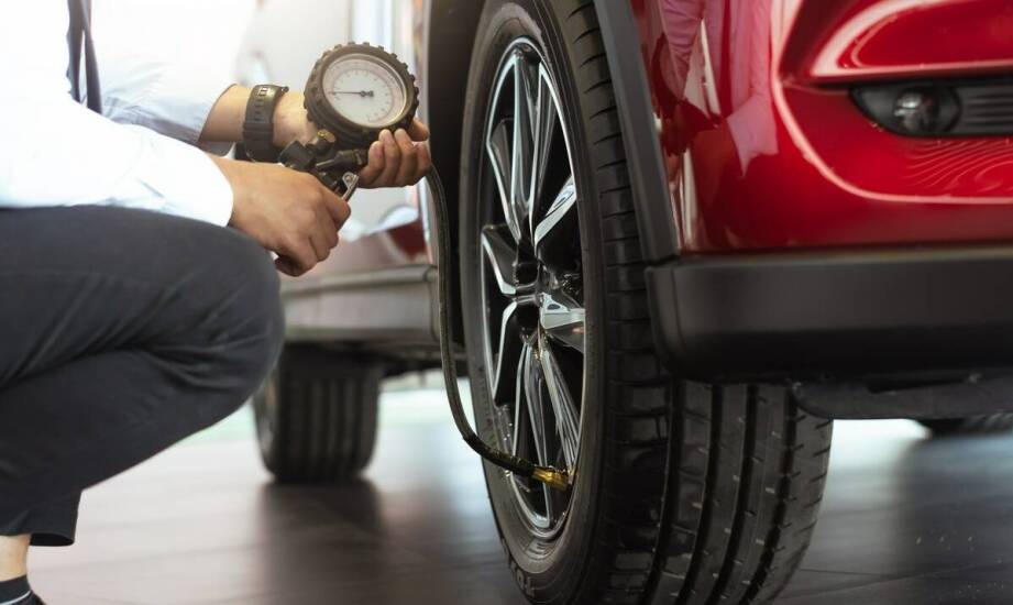 Rola wentyli w zachowaniu optymalnego ciśnienia w oponach.