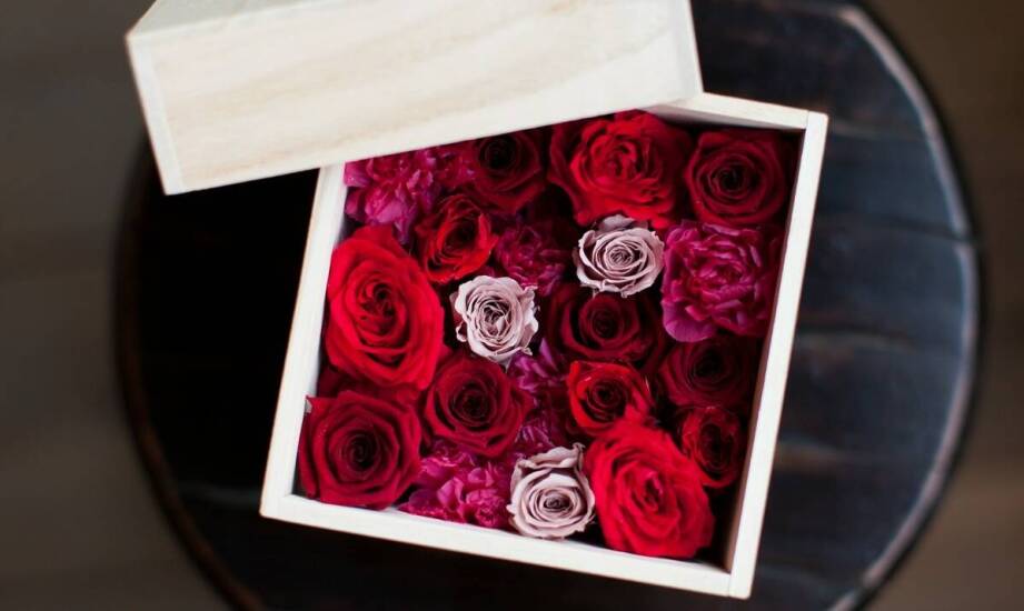 Jak wybrać odpowiednią drewnianą skrzynkę na specjalne okazje?