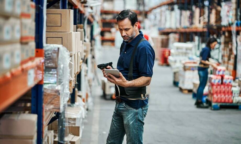 Jak efektywne zarządzanie celnym magazynem wpływa na sprawność odpraw?