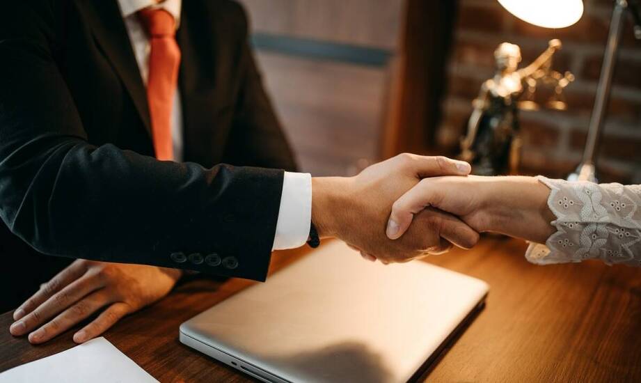 Jak prawna kancelaria wspiera indywidualnych klientów w sprawach odszkodowawczych?