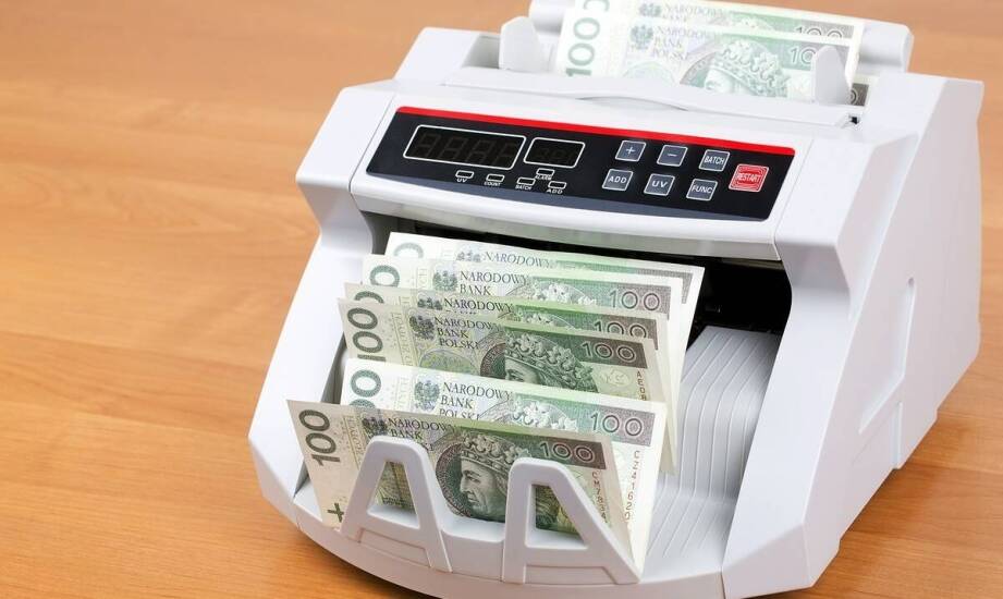 Jak często aktualizowane kursy walut wpływają na działalność kantoru w Kostrzynie?