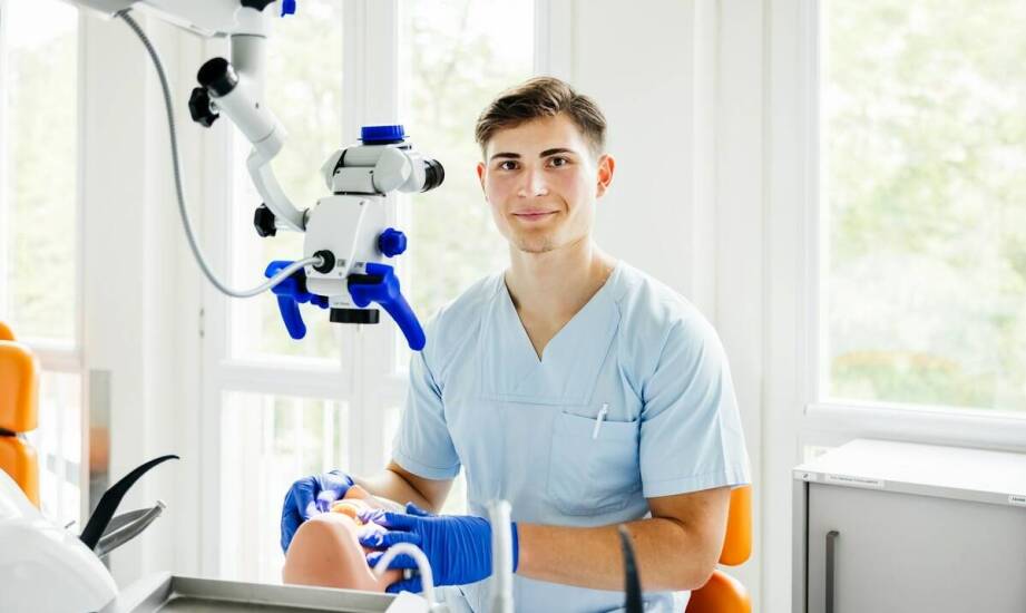 Jak mikroskop wspiera protetyczne leczenie?