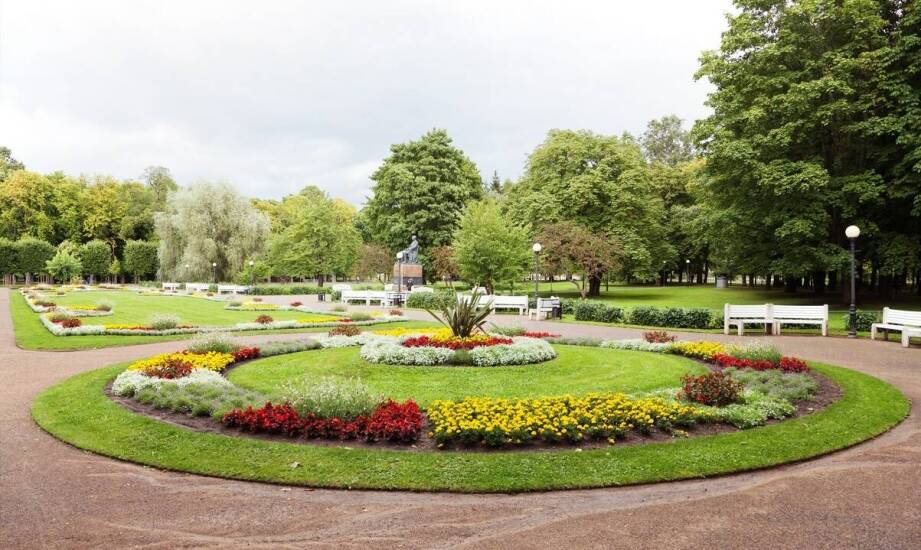 Jakie innowacje wprowadza się w aranżacji poznańskich ogrodów?