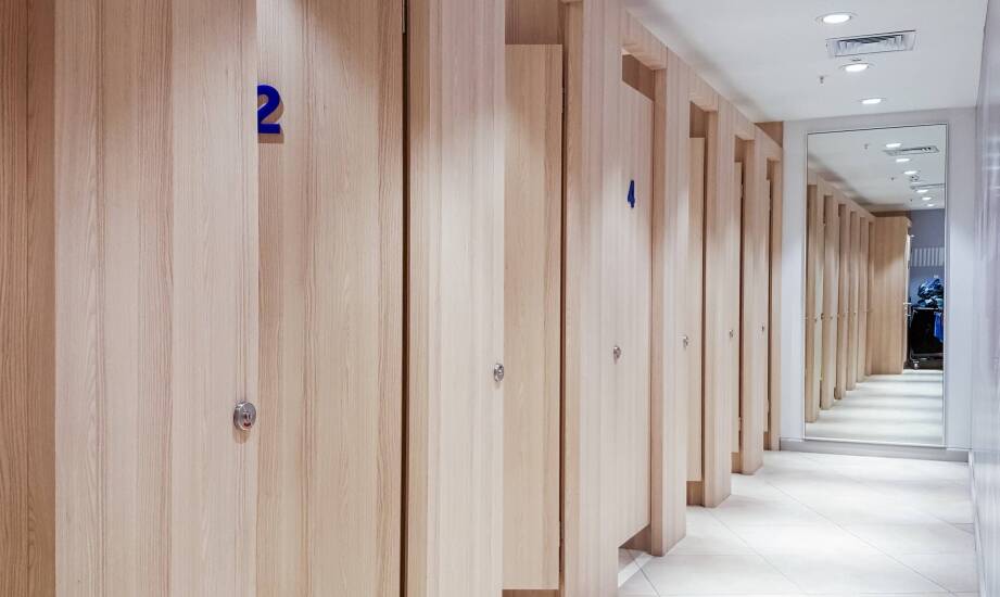 Zalety drewnianych drzwi wykonanych z litego drewna iglastego