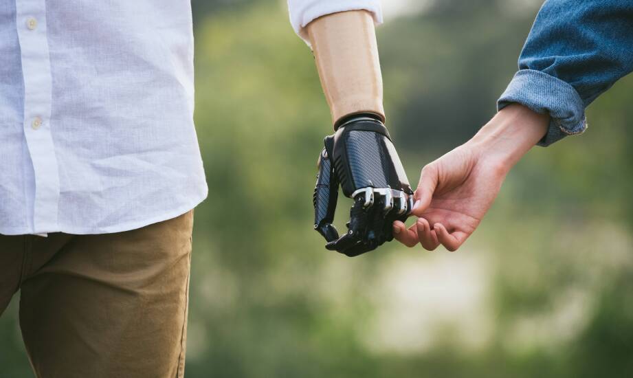 Rola protez palców w rehabilitacji po amputacji – co warto wiedzieć?