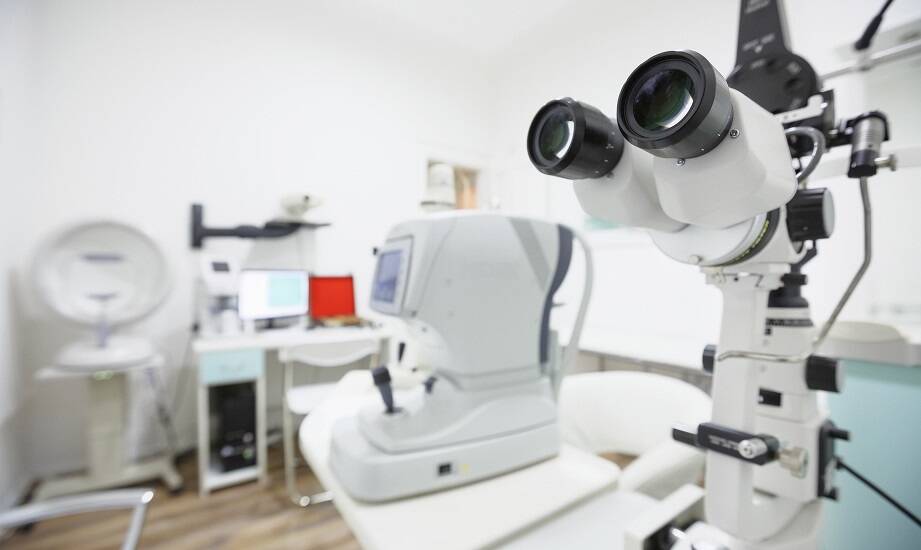Sprzęt okulistyczny: Jak wybrać odpowiednie urządzenia do gabinetu?