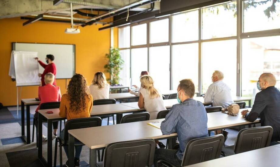 Rola nowoczesnych technologii w kształceniu przyszłych handlowców