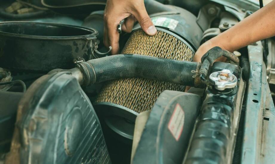 Rola wymiany filtrów w utrzymaniu maszyn JCB w doskonałym stanie.