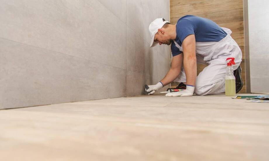 Jakie wyzwania stoją przed specjalistami przy układaniu glazury na dużych powierzchniach?