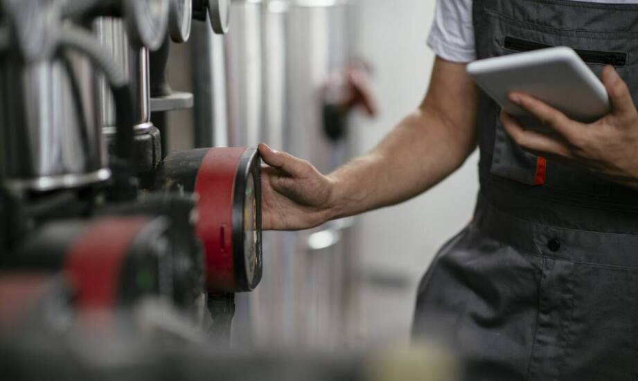 Transport i instalacja kotłów na biomasę - co oferuje producent?