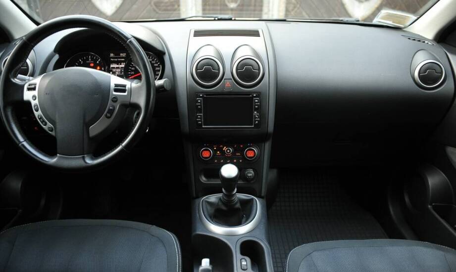 Jakie funkcje pełnią elektryczne kostki samochodowe w systemach GPS?