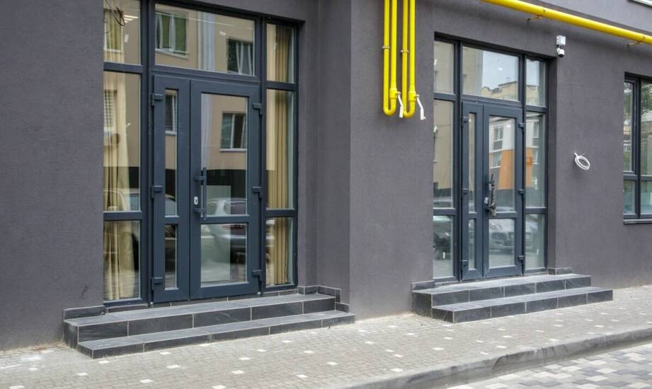 Skup komercyjnych nieruchomości a tradycyjna sprzedaż: zalety i wady