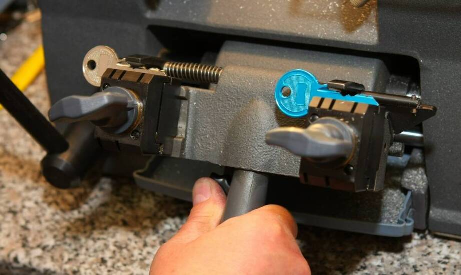 Jakie są najważniejsze cechy profesjonalnego dorabiania samochodowych kluczy?