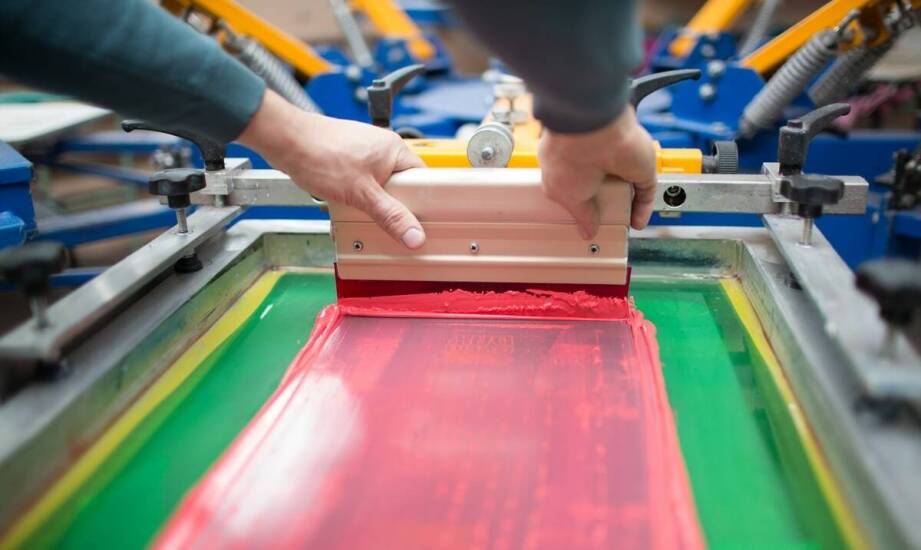 Rekomendacje dotyczące wyboru chemii do sitodruku dla małych firm.