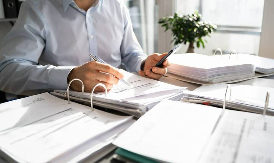 Jakie są procedury certyfikacji dla przysięgłych tłumaczy?