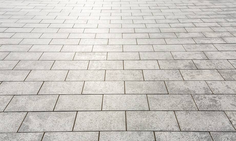 Techniki układania płyt chodnikowych 35x35 w przestrzeniach zewnętrznych