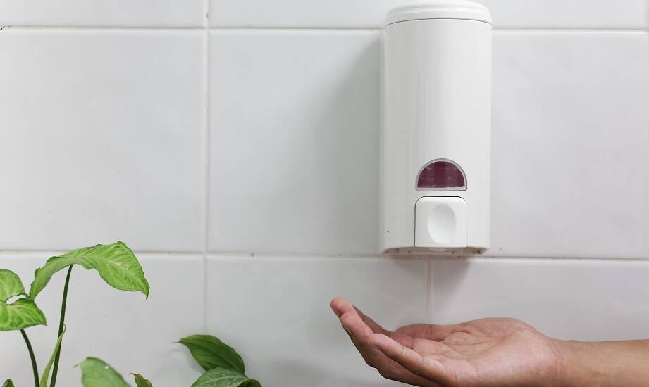Najlepsze miejsca do montażu dozownika na mydło na ścianie w domu i w biurze