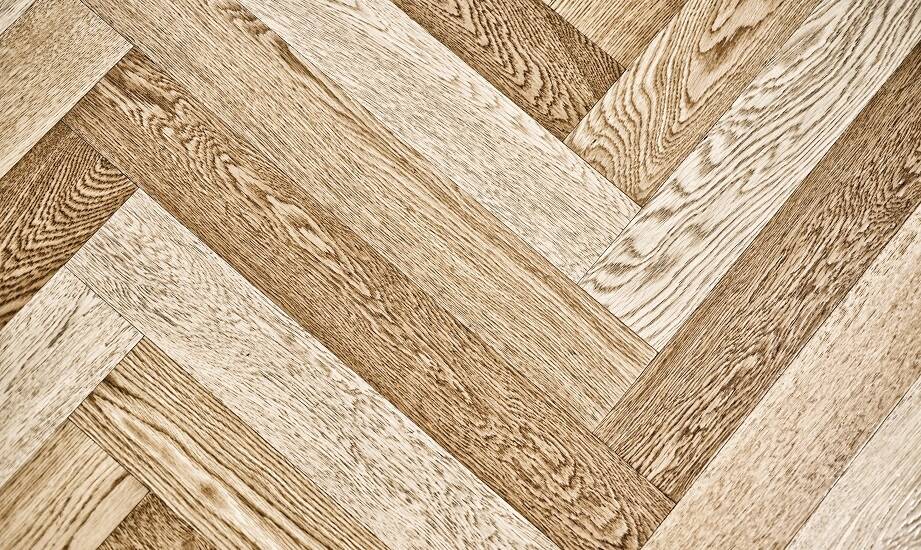 Jak jodełkowe panele mogą podkreślić charakter wnętrza?