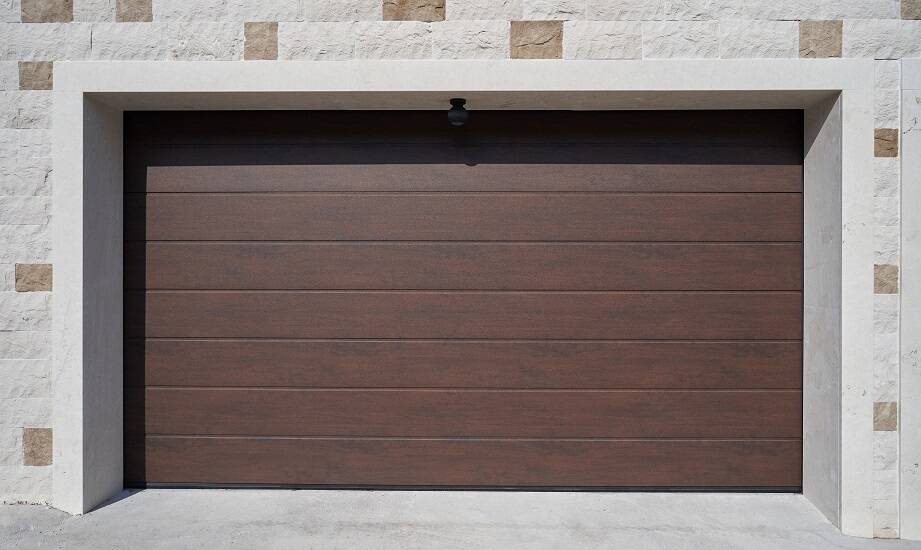 Przewaga rolowanych bram nad innymi rodzajami garażowych bram