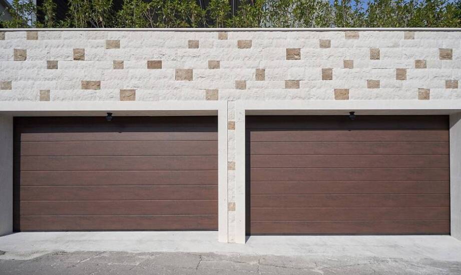 Wpływ materiału na wykonanie trwałość garażowych bram