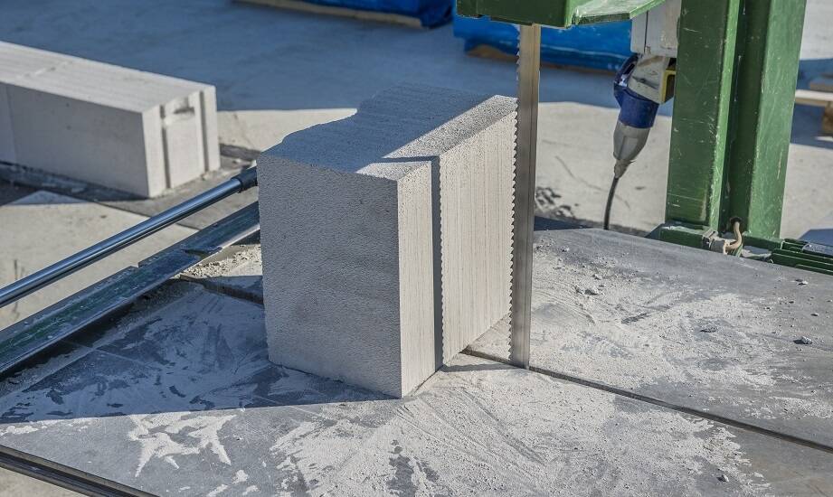 Jakie są różnice między standardowym a specjalistycznym brzeszczotem do betonu?