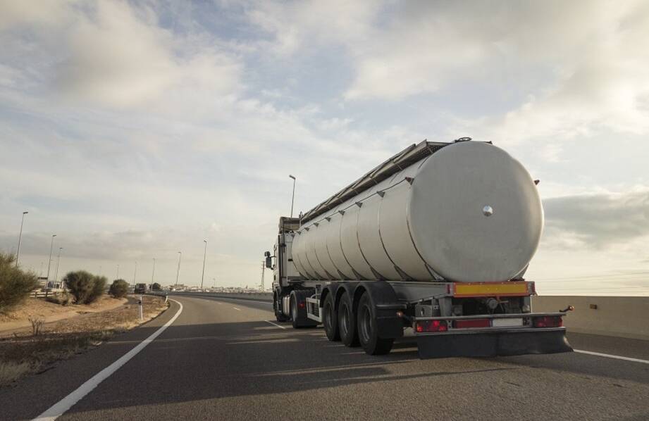 W jaki sposób dystrybucja wody wspiera procesy logistyczne w hurtowniach?