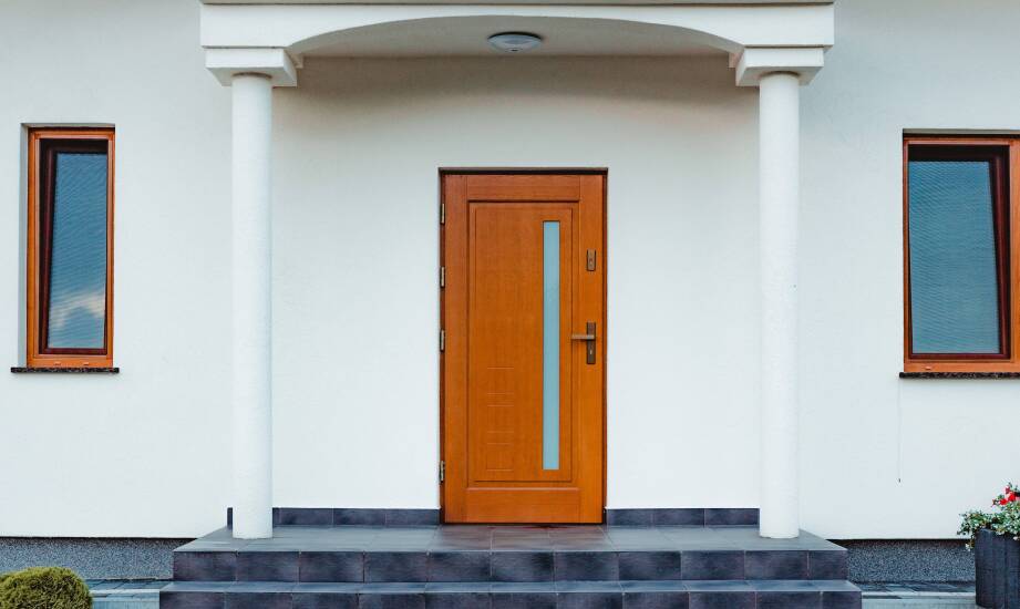Coraz bardziej popularne zewnętrzne drzwi – jakie modele wybierać?