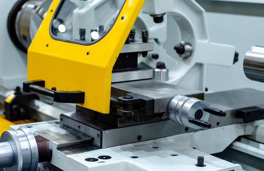 Jakie korzyści niesie projektowanie i budowa maszyn w przemyśle?