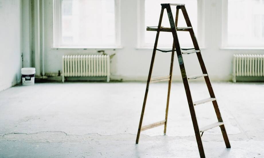 Rozstawna drabina w kontekście prac budowlanych – zalety i zastosowania