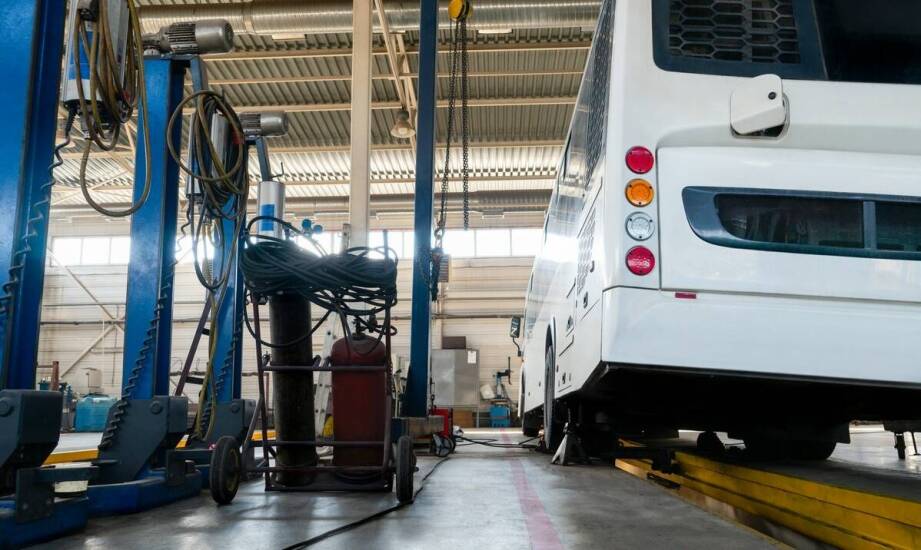 Jakie korzyści niesie serwisowanie układu wydechowego w ciężarówkach?