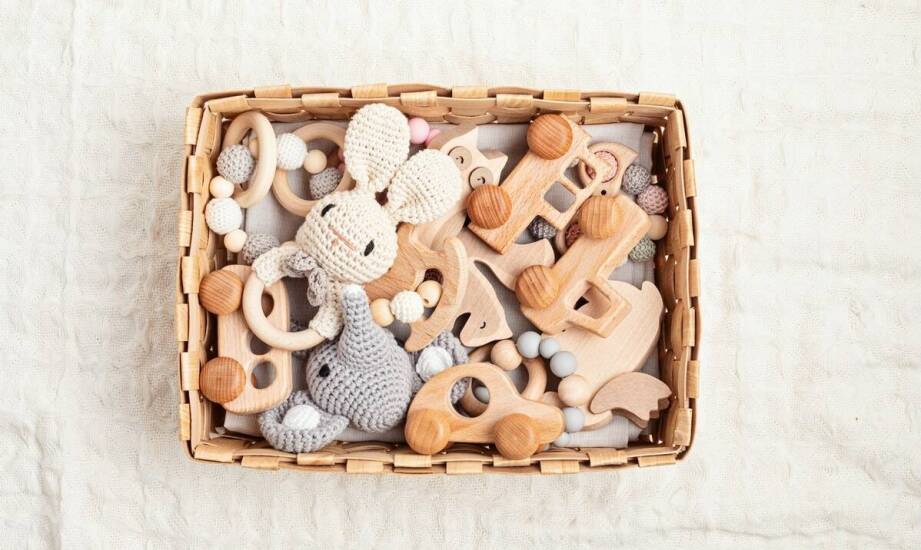 Kosze z haftem na zabawki – jak nadać im indywidualny charakter?