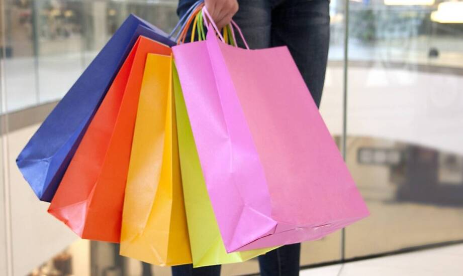 Papierowe torby z nadrukiem full color: jak wpływają na estetykę i funkcjonalność produktu?