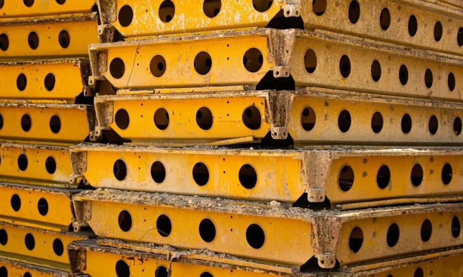 Jak poprawnie przechowywać zakupione szalunki, aby zachować trwałość?