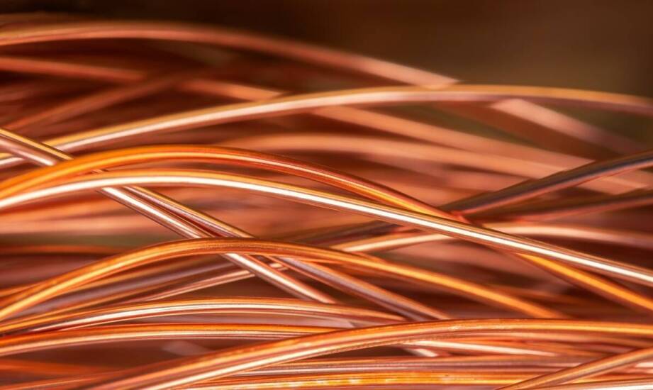 Miedziany uchwyt na papier a ekologia – czy to dobry wybór dla środowiska?