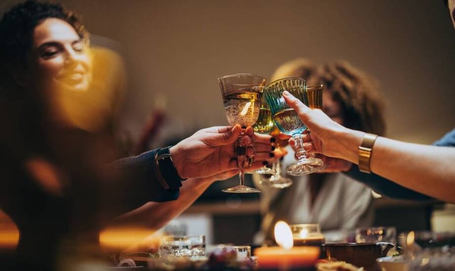 Kolacja sylwestrowa na świeżym powietrzu – jakie możliwości dają nasze przestrzenie?