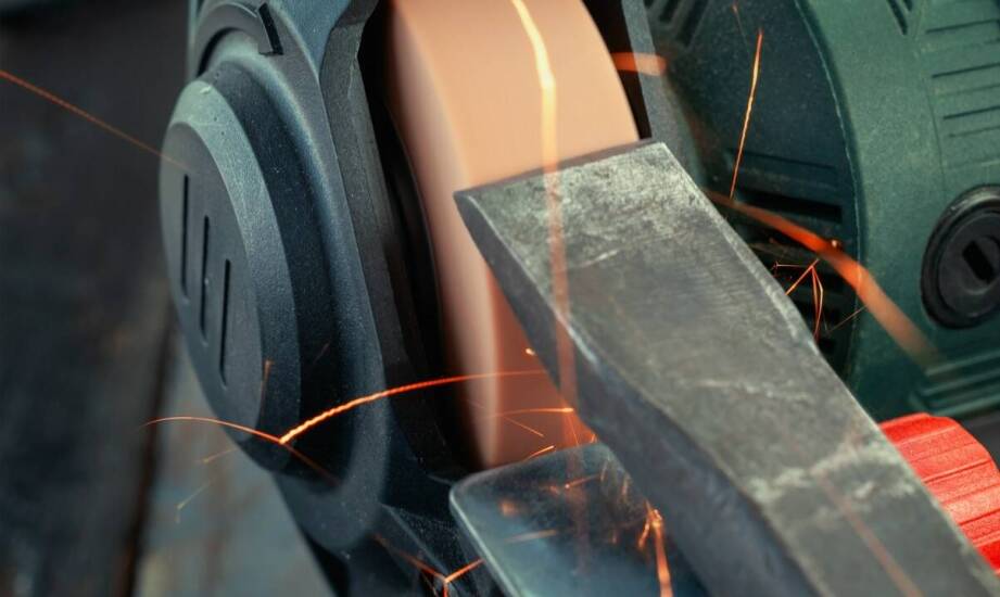 Jak ścierne materiały wpływają na redukcję zużycia narzędzi?