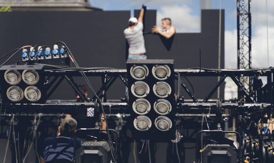 Jakie korzyści niesie ze sobą profesjonalna techniczna obsługa wydarzeń?