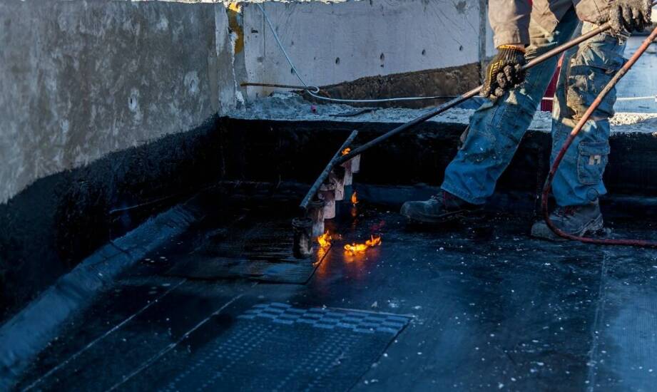 Wpływ budowlanych folii na ochronę przeciwwilgociową fundamentów