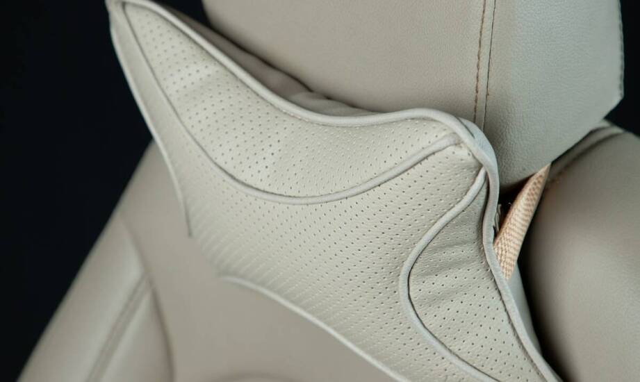 Zastosowanie firanek do ochrony wnętrza przed słońcem w Mercedesie Actros