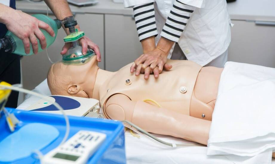 Jak ustnik do resuscytacji wspiera działania ratunkowe w sytuacjach kryzysowych?