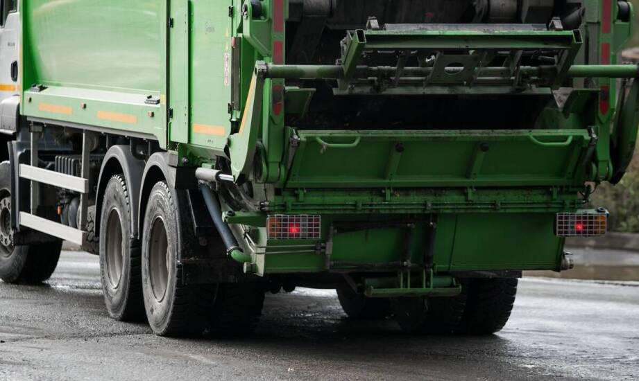 Ciężarowe samochody asenizacyjne a ochrona środowiska – jakie są korzyści?