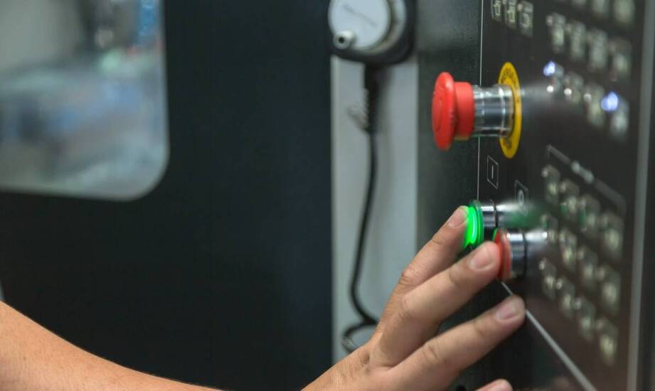 Jakie są kluczowe trendy w zakresie serwisu i technicznego wsparcia dla maszyn CNC?