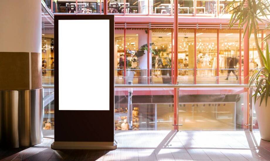 Jakie są zalety inwestowania w reklamowe tablice o wysokiej widoczności?