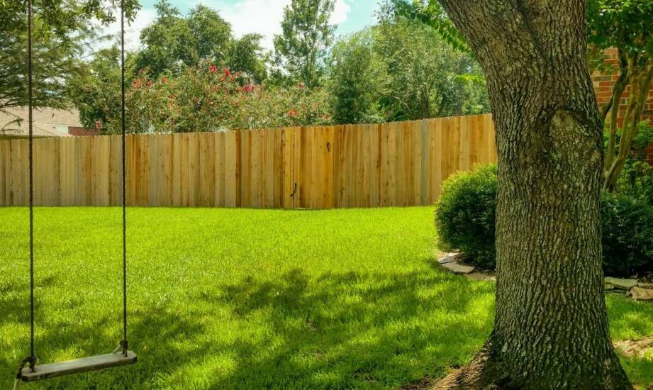 Czy lamelowy płot 120x180 jest odporny na warunki atmosferyczne?